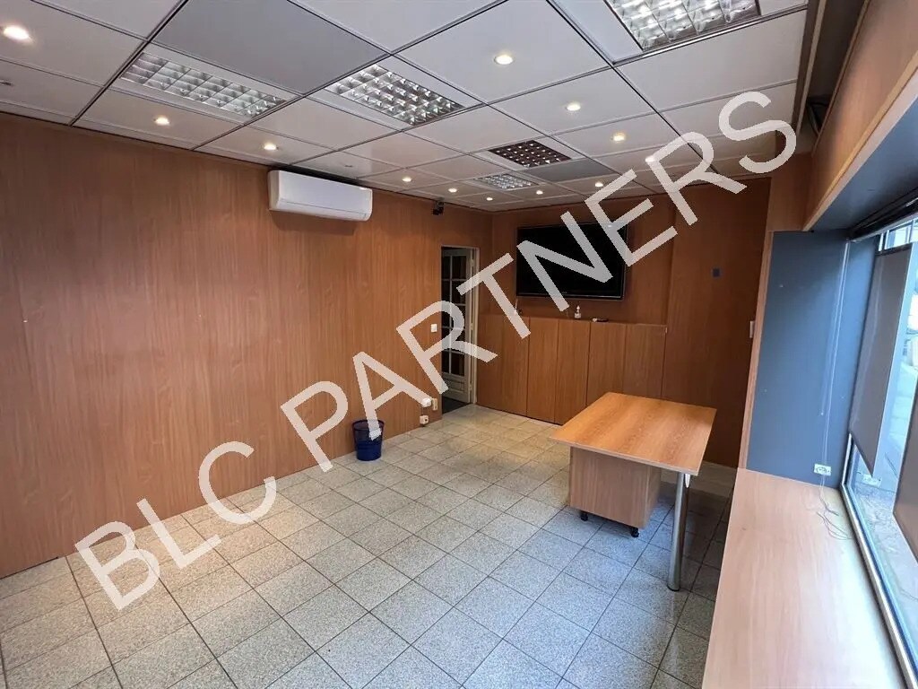 Office in Suresnes for sale Interior Photo- Image 1 of 8