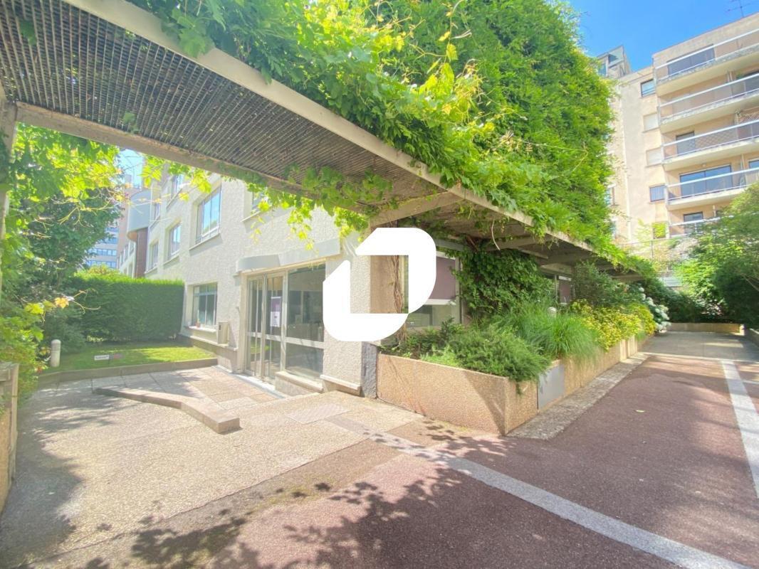 Office in Boulogne-Billancourt to rent Building Photo- Image 1 of 5