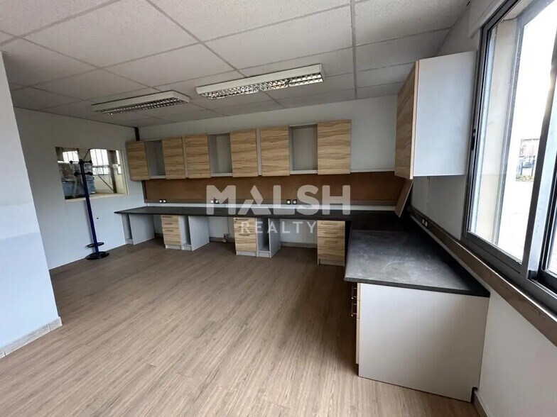 Light Industrial in Chassieu to rent - Interior Photo - Image 3 of 6