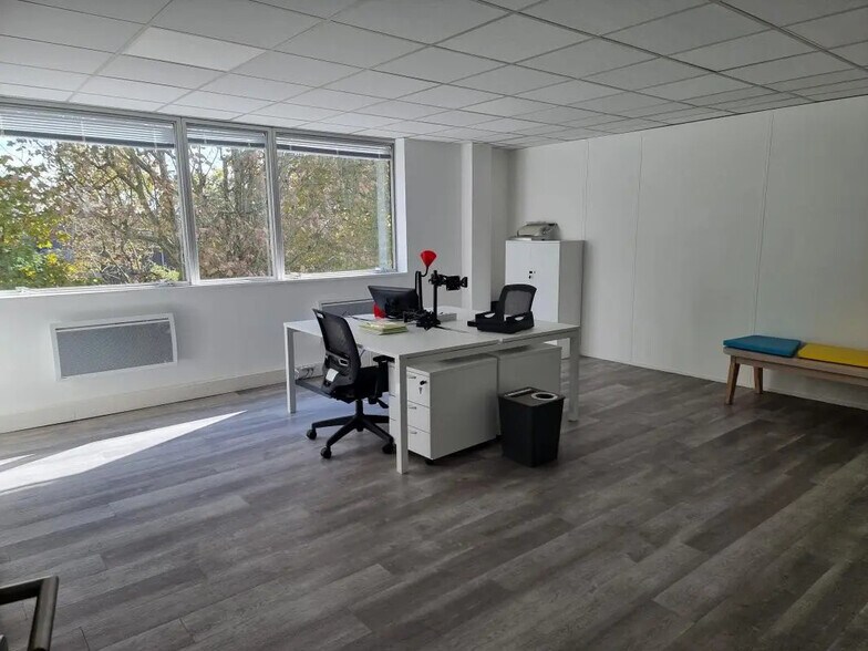 Office in Créteil to rent - Interior Photo - Image 2 of 9