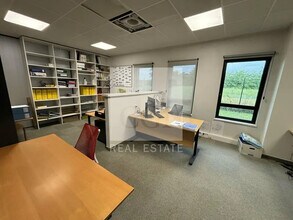 Office in Saint-Priest to rent Interior Photo- Image 2 of 8