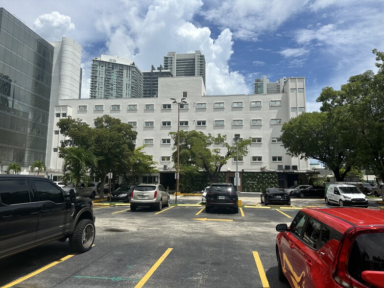 3000 Biscayne Blvd, Miami, FL for rent - Building Photo - Image 3 of 14