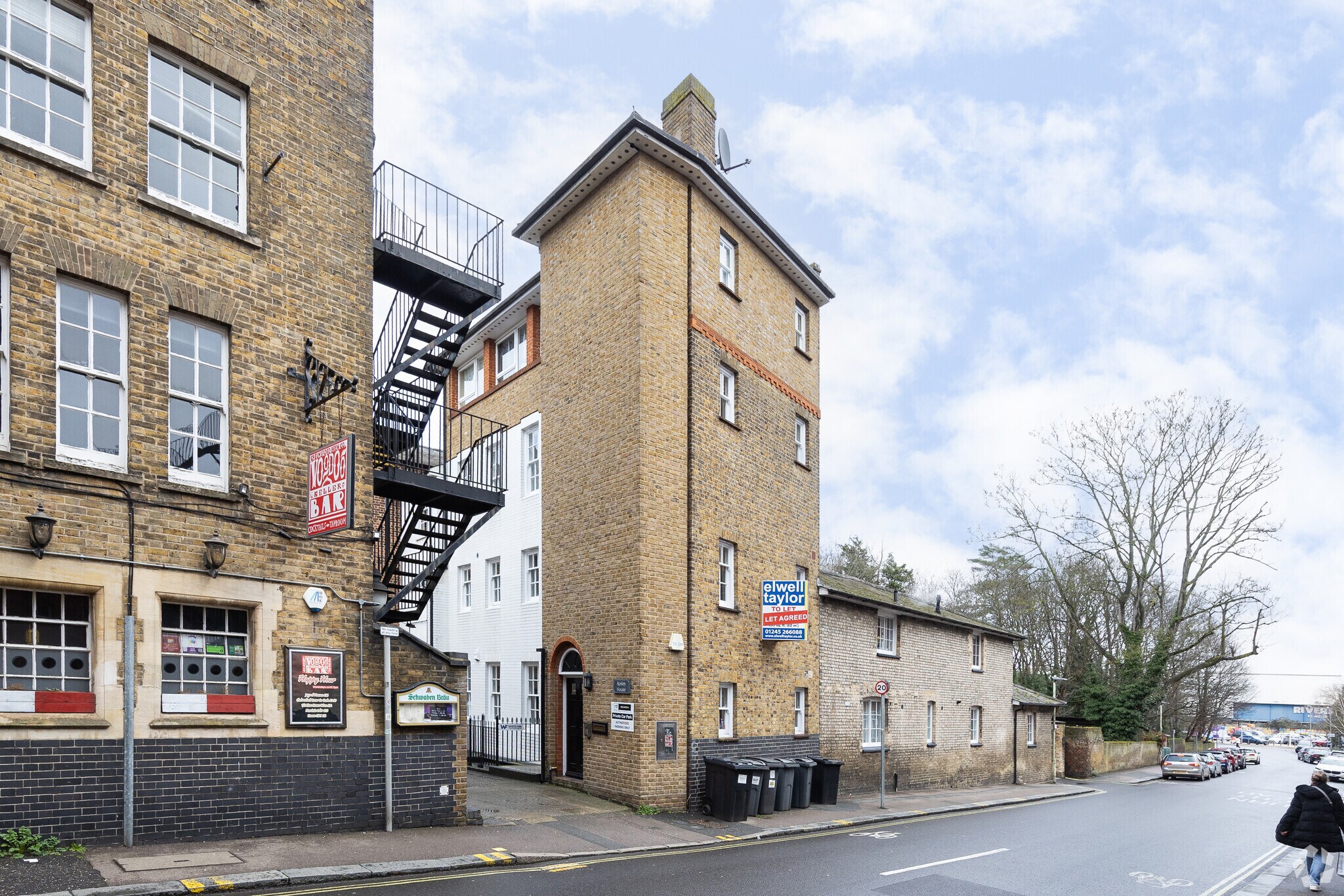 Waterloo Ln, Chelmsford to rent Primary Photo- Image 1 of 3