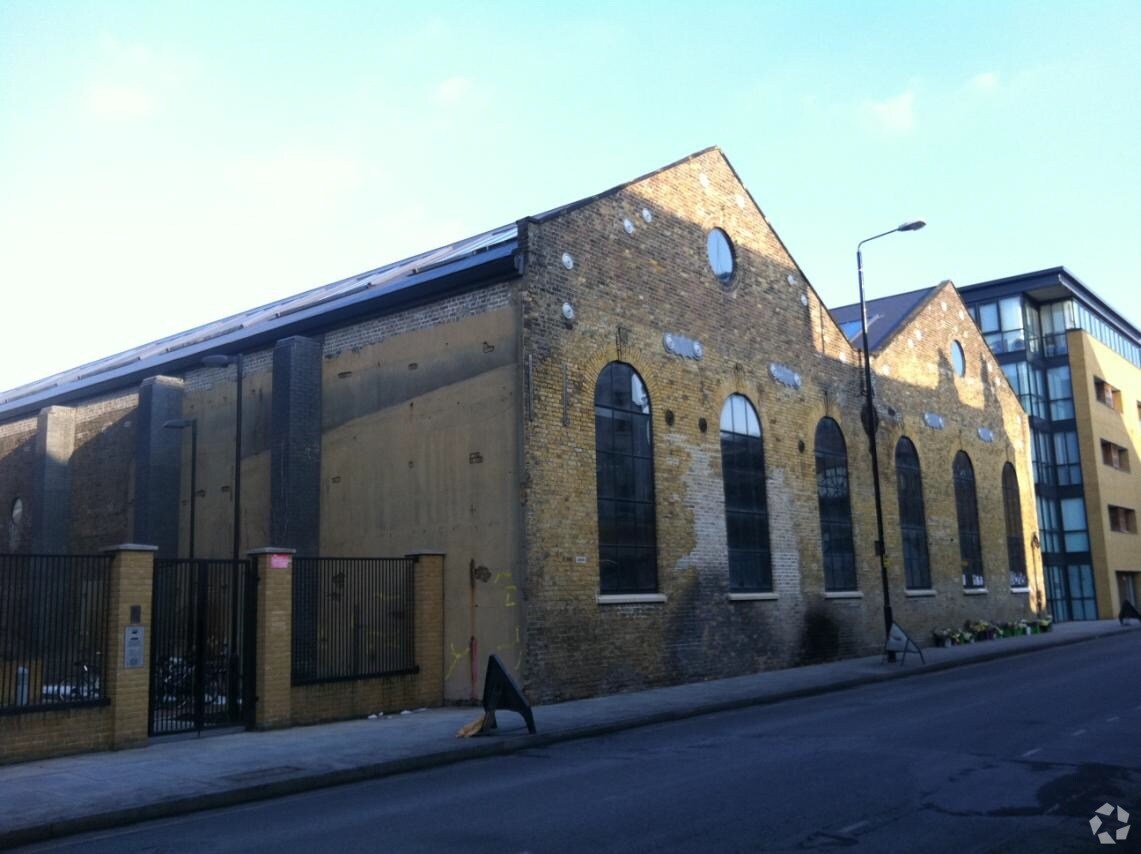 397-411 Westferry Rd, London to rent Building Photo- Image 1 of 4