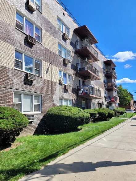 86-47 Highland Ave, Jamaica, NY for rent - Primary Photo - Image 1 of 1