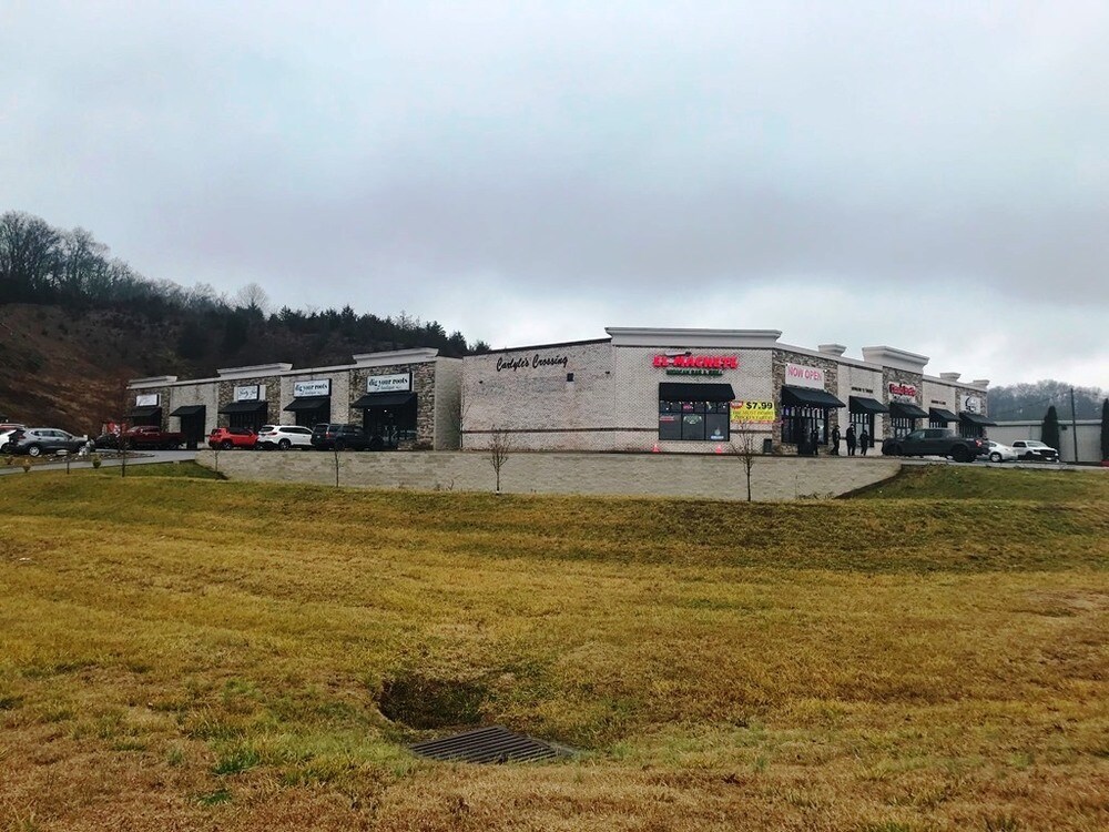1989 Winfield Dunn Pkwy, Sevierville, TN for sale Building Photo- Image 1 of 1