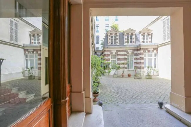 Location Bureaux 185 m²