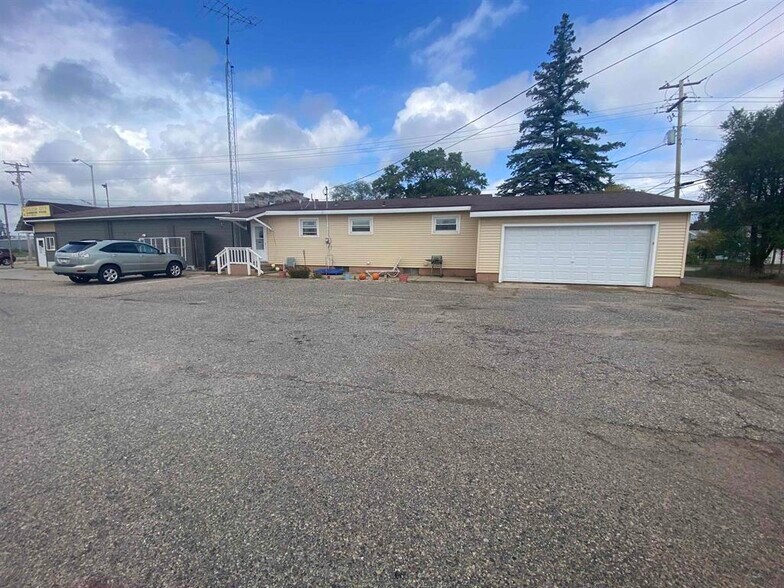 400 S Main St, Adams 53910 UK