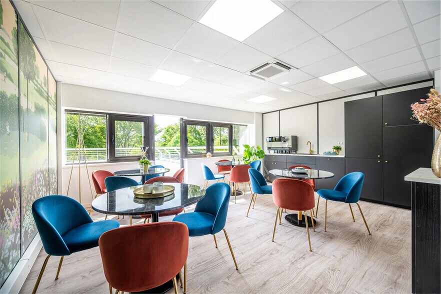 8 Boulevard Albert Einstein, Nantes to rent - Building Photo - Image 3 of 17