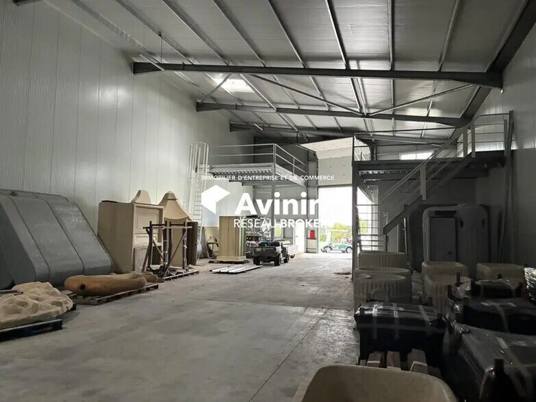 Light Industrial in Gémenos to rent - Interior Photo - Image 3 of 5