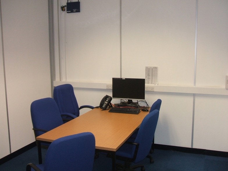 Sadler Rd, Lincoln for sale - Interior Photo - Image 2 of 8