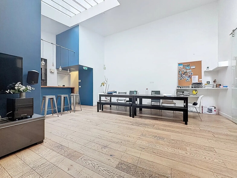 Build-to-Rent in Paris for sale - Interior Photo - Image 3 of 19