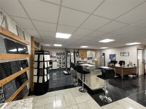 1-11 Bowlers Croft, Basildon to rent Interior Photo- Image 2 of 4