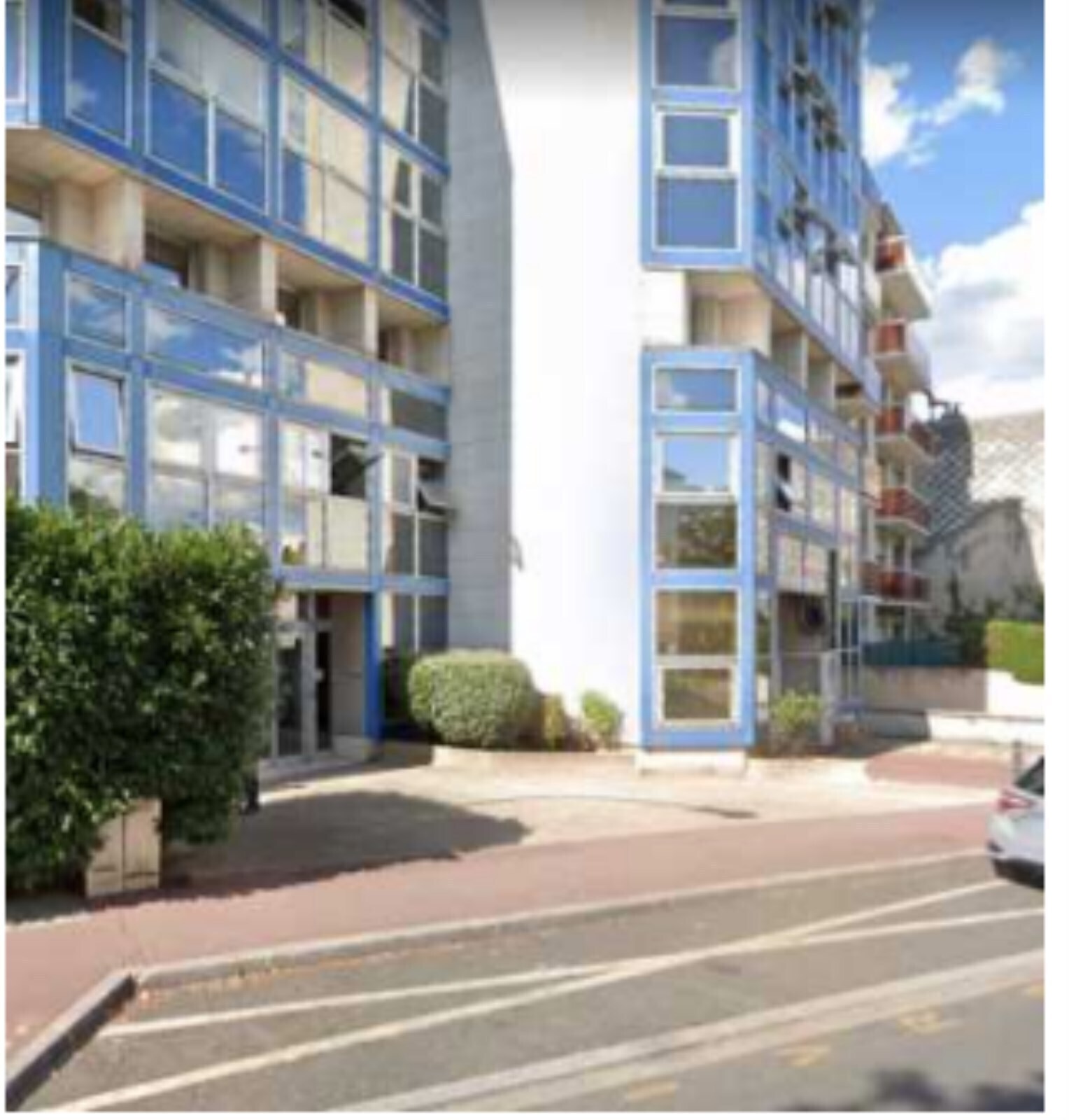 Office in Suresnes to rent Building Photo- Image 1 of 5