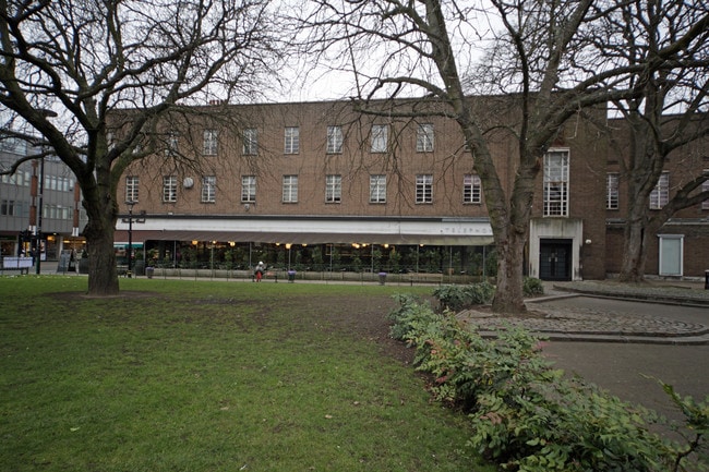 More details for 26 The Broadway, London - Retail to Rent