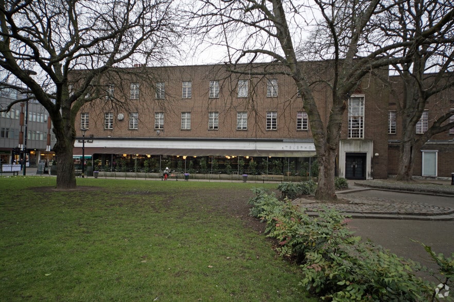 26 The Broadway, London to rent - Primary Photo - Image 3 of 6