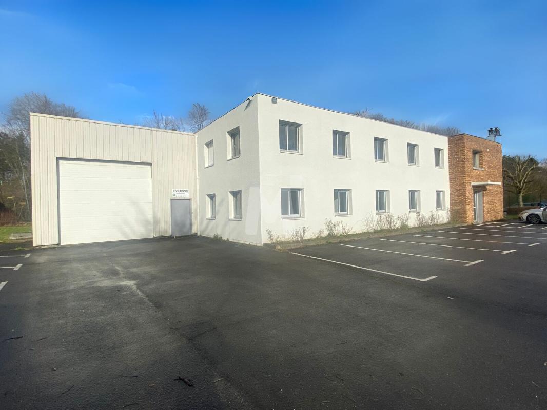 Light Industrial in Bondoufle to rent Building Photo- Image 1 of 9