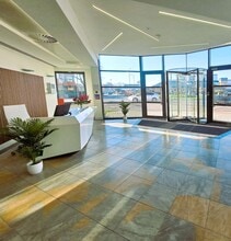High St, Crawley to rent Interior Photo- Image 2 of 2