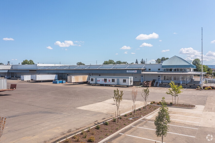 495 NE Holladay St, Cornelius, OR to rent - Building Photo - Image 3 of 13