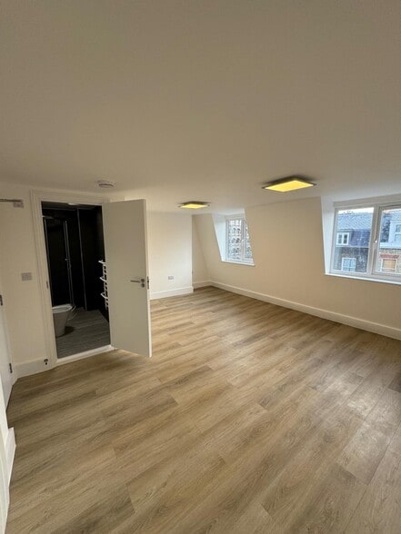 109-110 Guilford St, London for sale - Interior Photo - Image 2 of 2