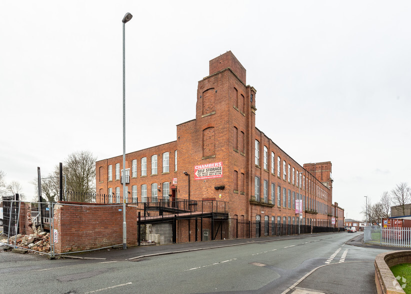 Chapel Rd, Oldham for rent - Building Photo - Image 2 of 8