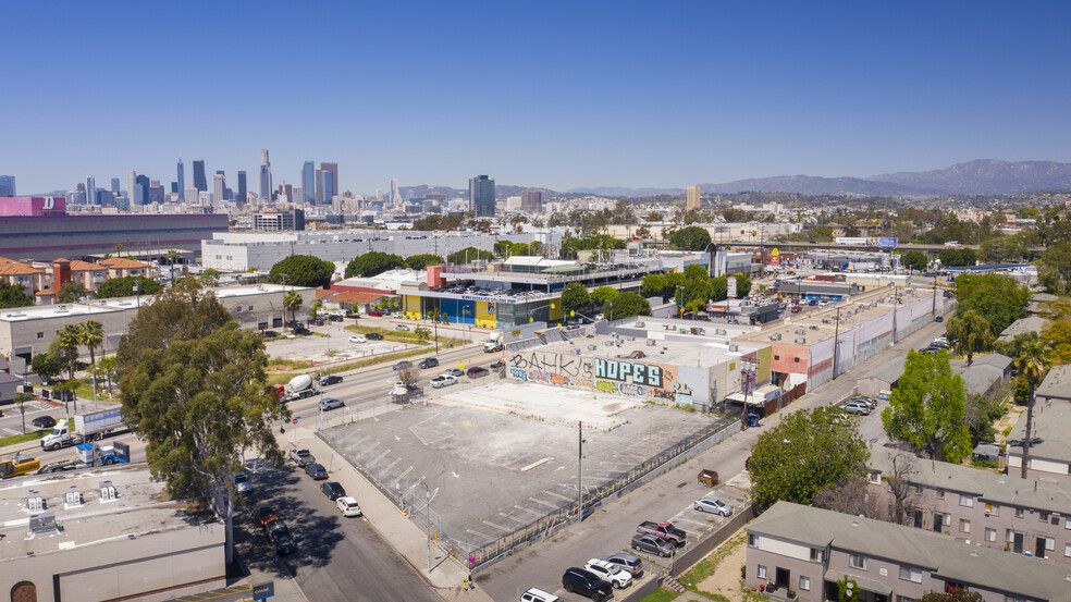 1308 S Soto St, Los Angeles, CA for rent - Building Photo - Image 3 of 4