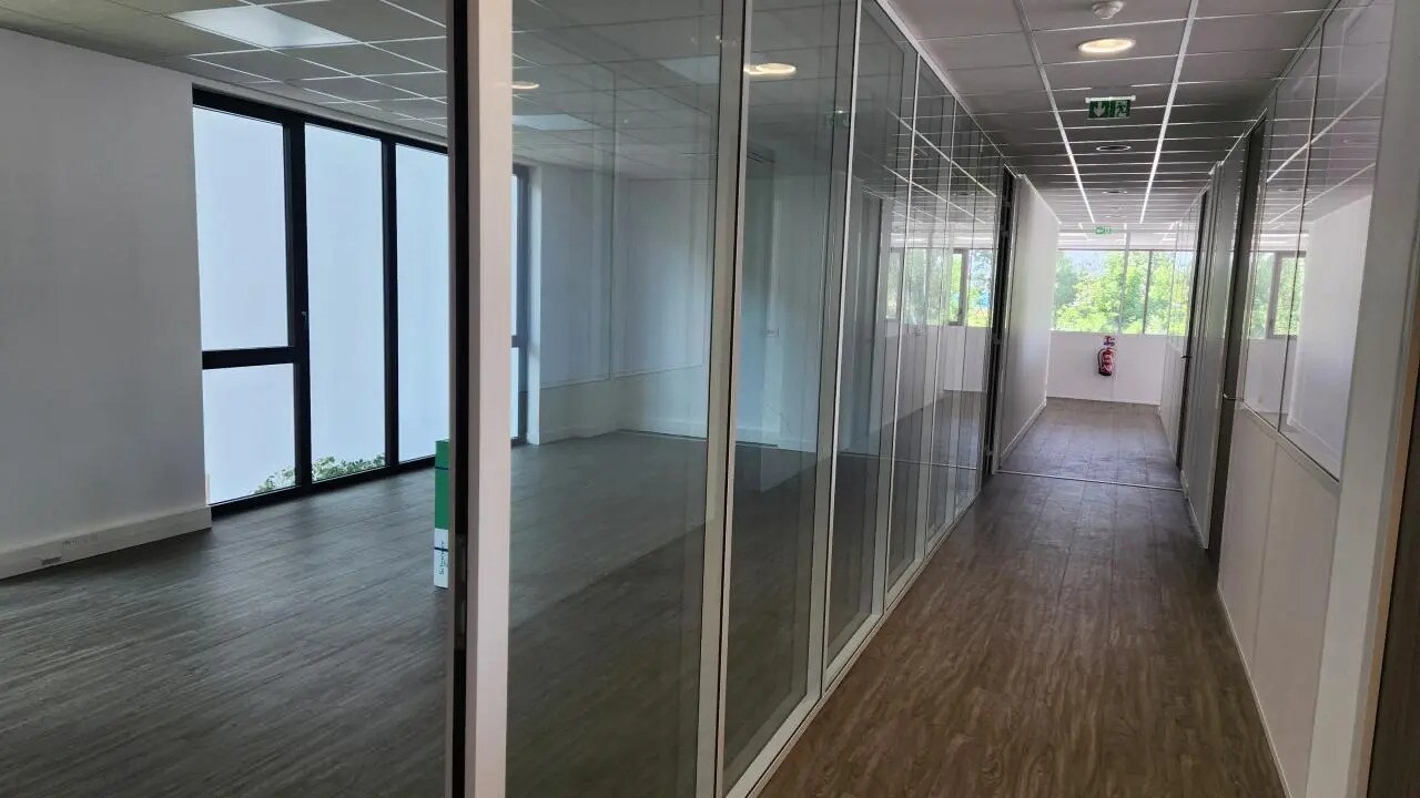 Office in Croissy-Beaubourg to rent Interior Photo- Image 1 of 6