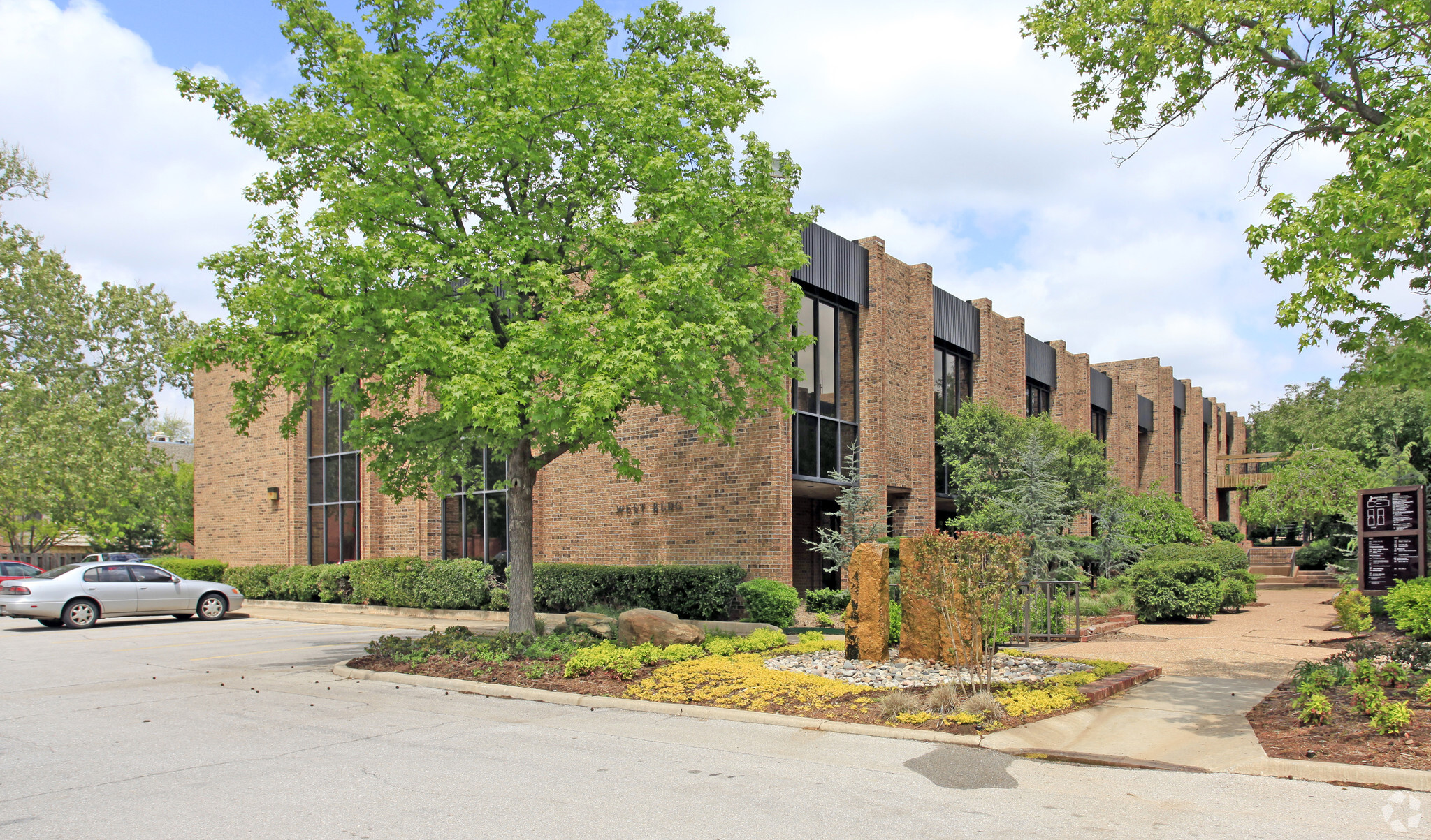 JAMESTOWN OFFICE PARK portfolio of 3 properties for sale on LoopNet.co.uk Primary Photo- Image 1 of 5