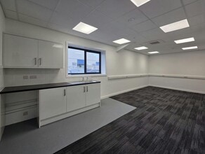 Calder Vale Rd, Wakefield to rent Interior Photo- Image 2 of 2