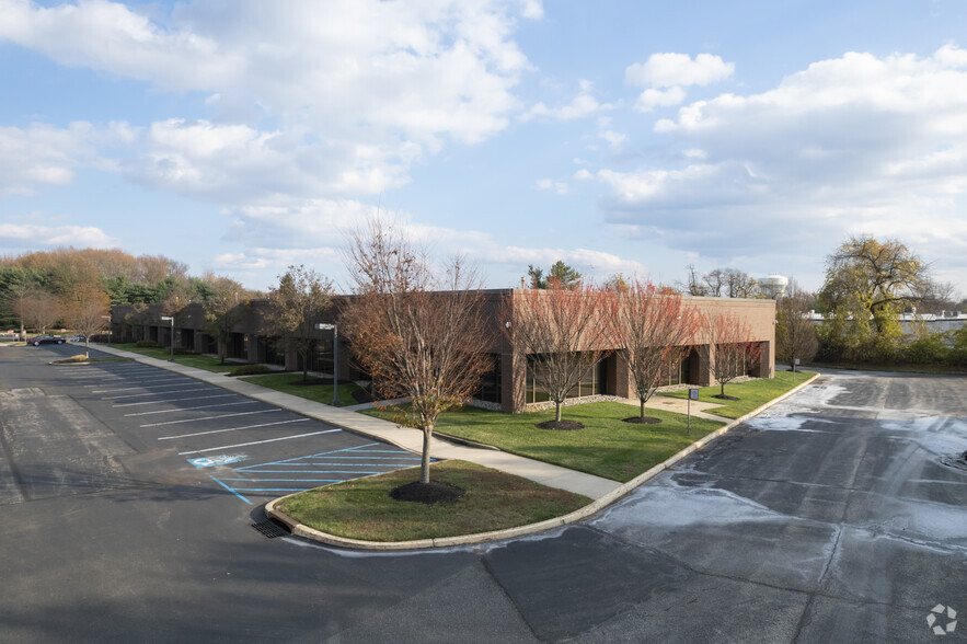 11000 Commerce Pky, Mount Laurel, NJ for rent - Building Photo - Image 3 of 7