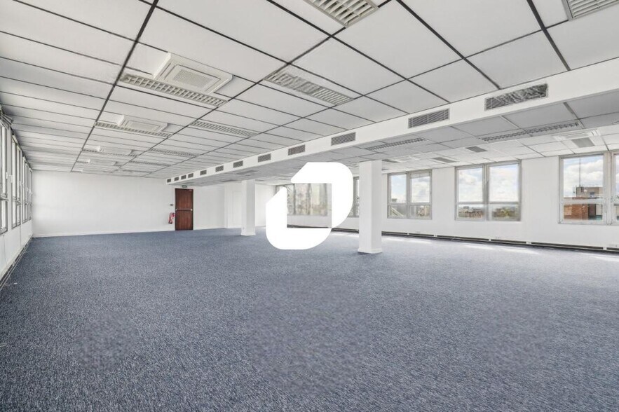 Office in Montreuil to rent - Interior Photo - Image 2 of 9
