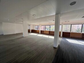 Office in Ivry-sur-Seine to rent Building Photo- Image 2 of 5
