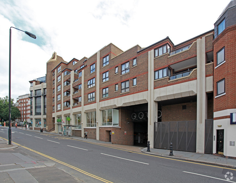 239-249 Kensington High St, London for rent - Building Photo - Image 3 of 8