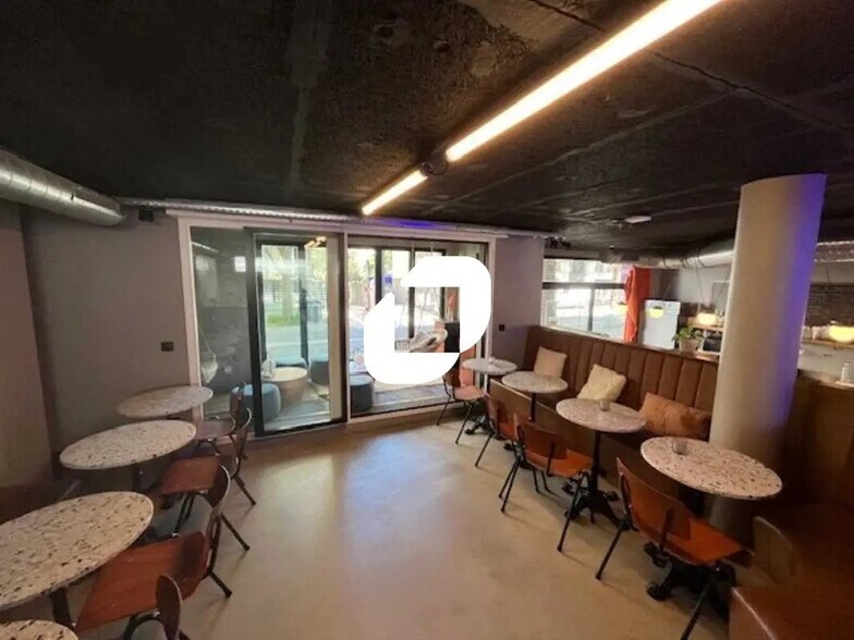 Office in Vanves to rent - Building Photo - Image 2 of 8