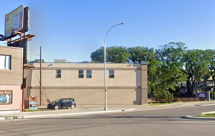 399 Pembina Hwy, Winnipeg, MB for rent - Building Photo - Image 2 of 6