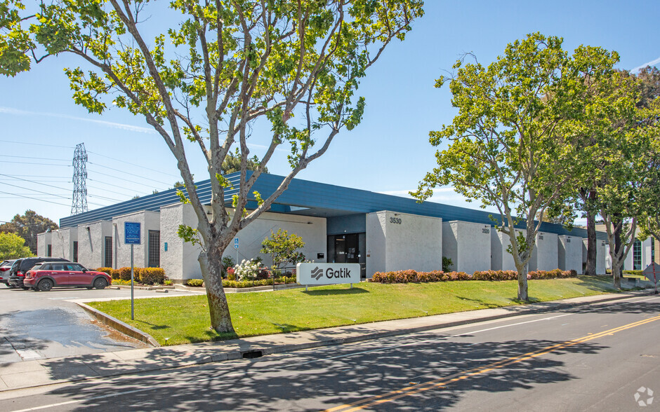 3500-3550 W Bayshore Rd, Palo Alto, CA for rent - Primary Photo - Image 1 of 5