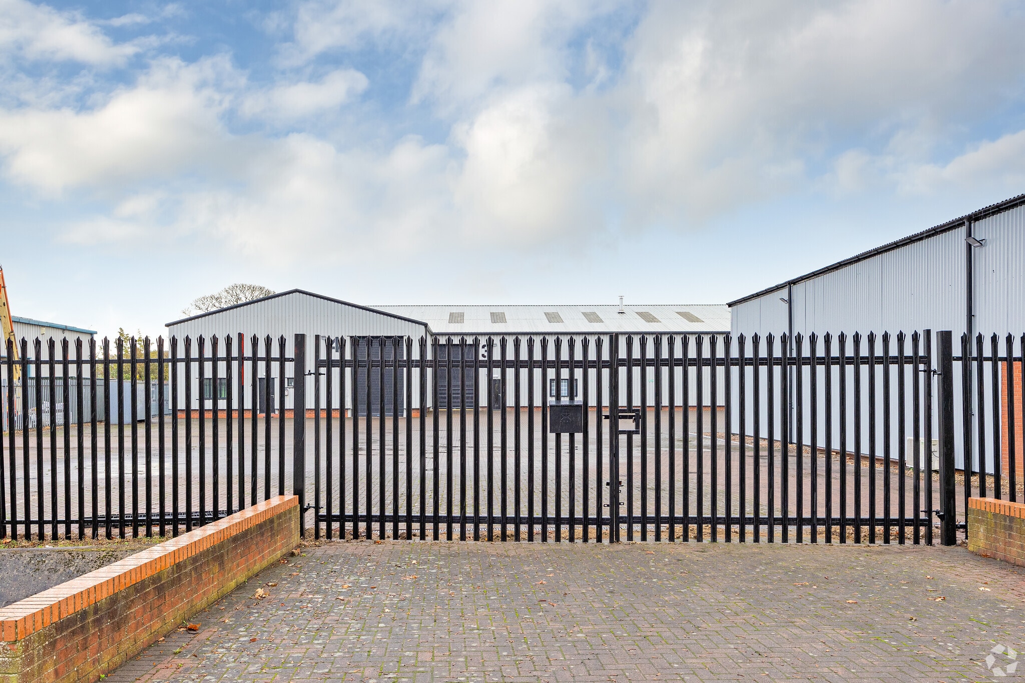 Brunel Dr, Newark to rent Primary Photo- Image 1 of 2