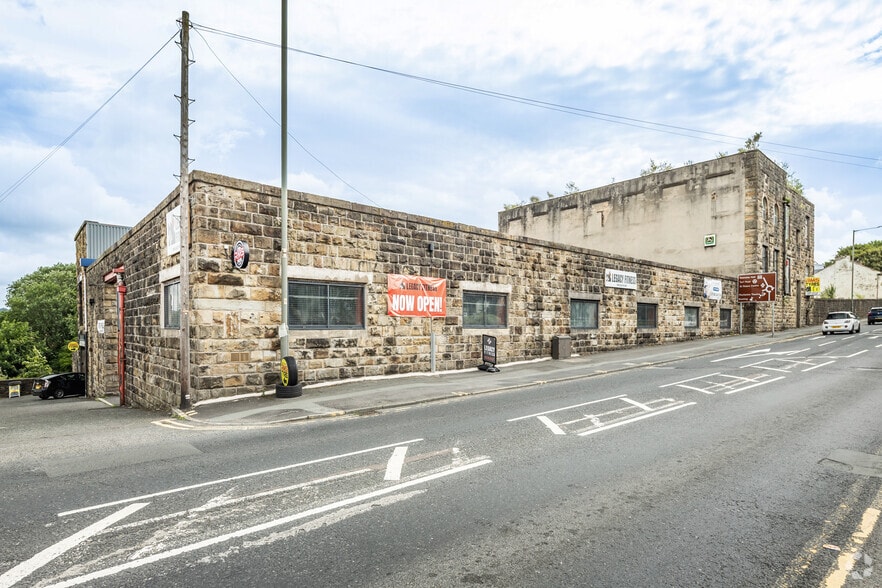 Trafalgar St, Burnley to rent - Primary Photo - Image 1 of 2