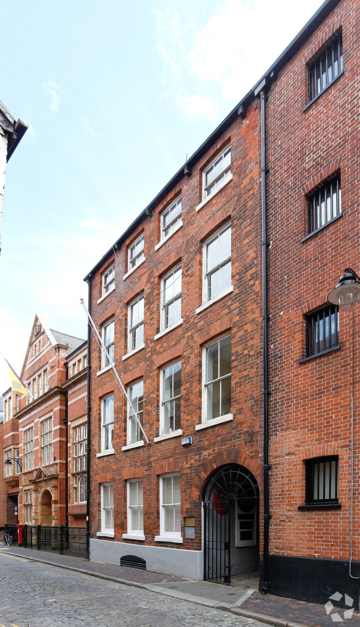 41 High St, Hull for sale Primary Photo- Image 1 of 1