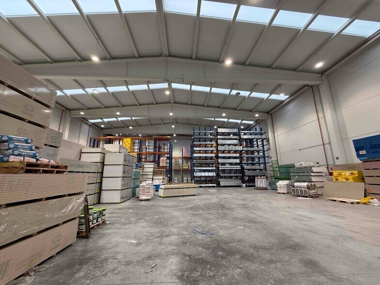 Industrial in Alcobendas, Madrid to rent - Building Photo - Image 1 of 4