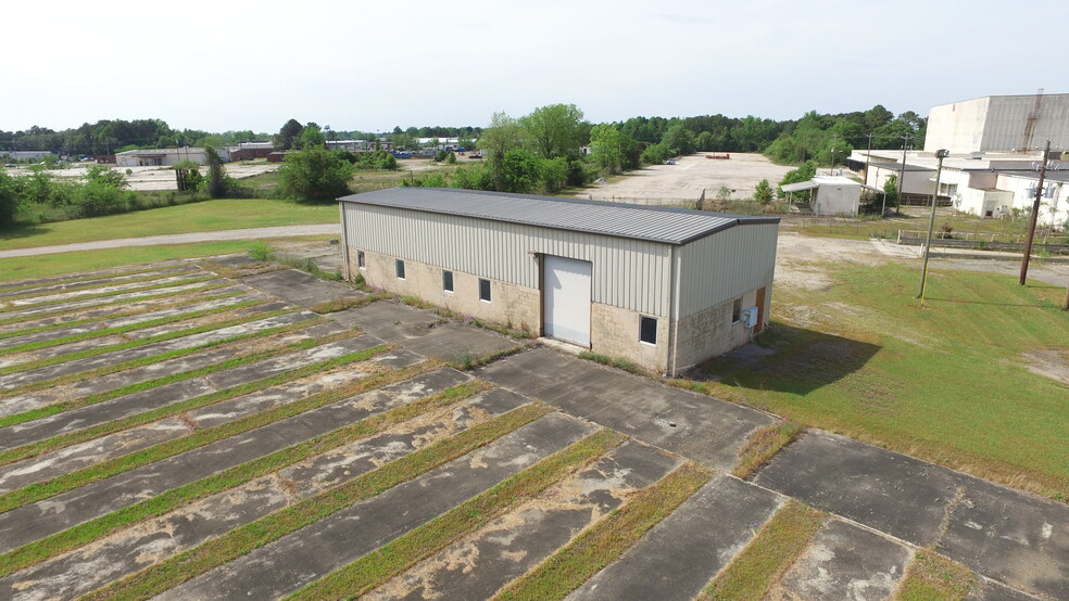 901 N Douglas St, Florence, SC for sale - Building Photo - Image 2 of 7