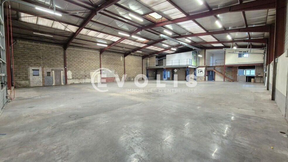 Light Industrial in Saint-Soupplets to rent - Building Photo - Image 2 of 15