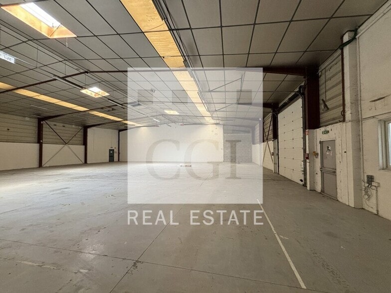 Light Industrial in Chassieu to rent - Interior Photo - Image 2 of 22