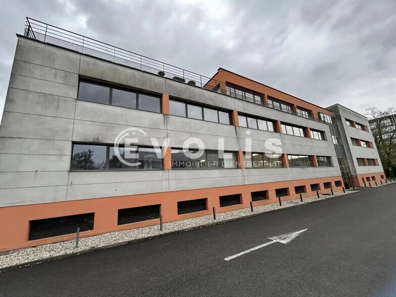 8 Impasse Rudolf Diesel, Mérignac to rent - Building Photo - Image 1 of 25