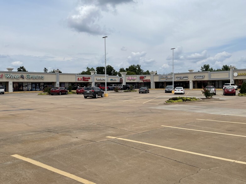 3200 S Boulevard St, Edmond, OK for rent - Building Photo - Image 1 of 6