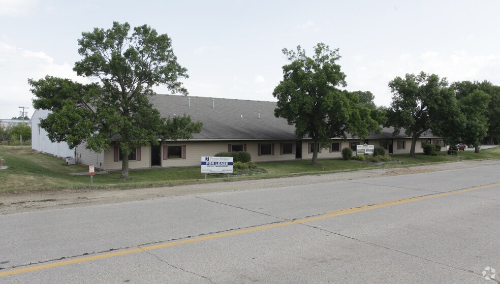 21340 N Brady St, Davenport, IA for sale - Primary Photo - Image 1 of 1