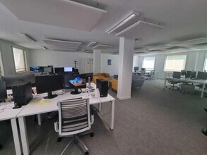 Office in Issy-les-Moulineaux to rent Interior Photo- Image 2 of 2