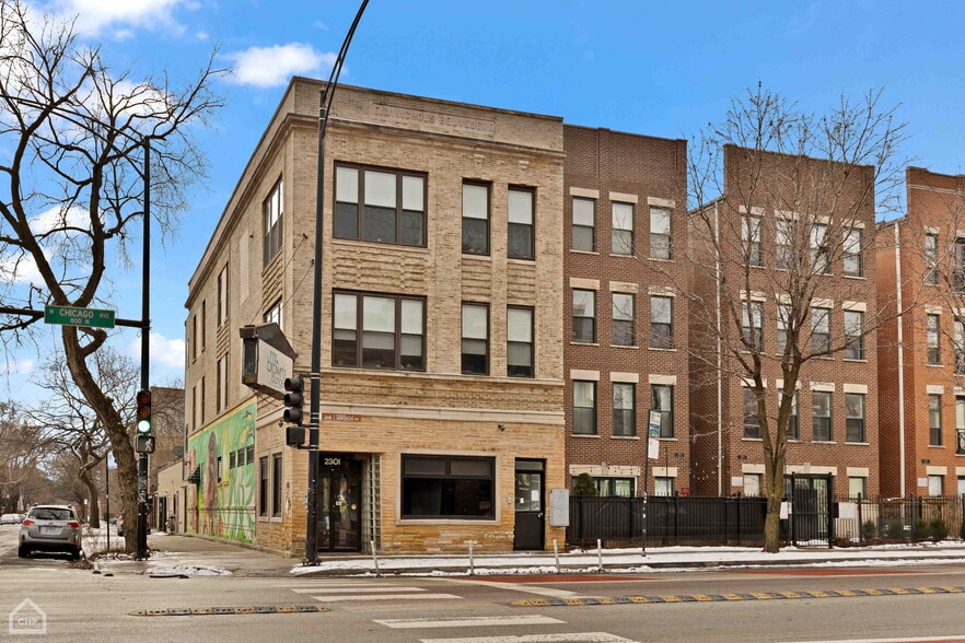 2301 W Chicago Ave, Chicago, IL for sale - Building Photo - Image 2 of 19