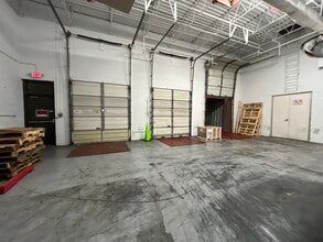 909 E Orchard St, Mundelein, IL to rent Building Photo- Image 2 of 10