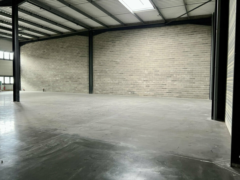 Light Industrial in Le Mesnil-Amelot for sale Interior Photo- Image 1 of 18